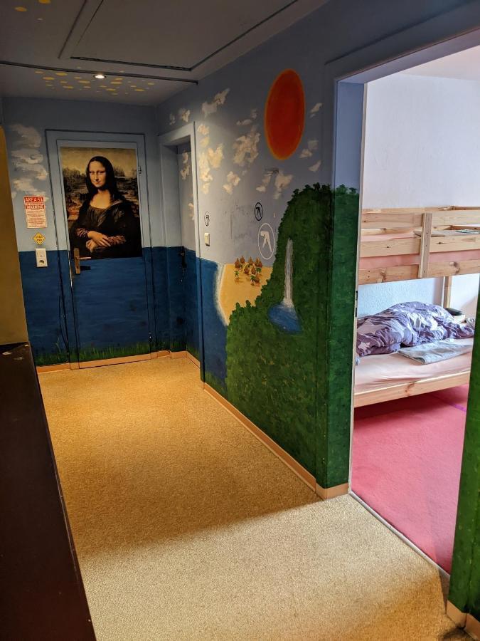Monkey Factory - Mini Home-Stay Hostel Traben-Trarbach Dış mekan fotoğraf