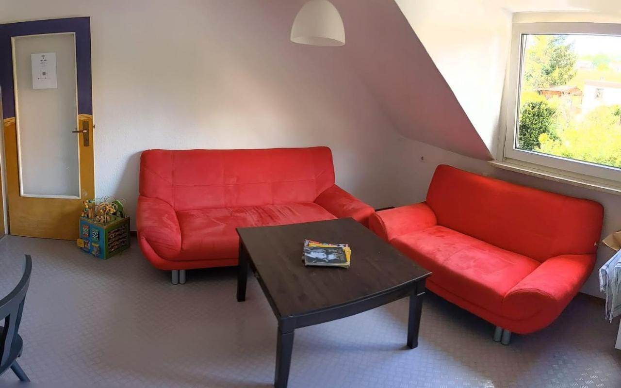 Monkey Factory - Mini Home-Stay Hostel Traben-Trarbach Oda fotoğraf