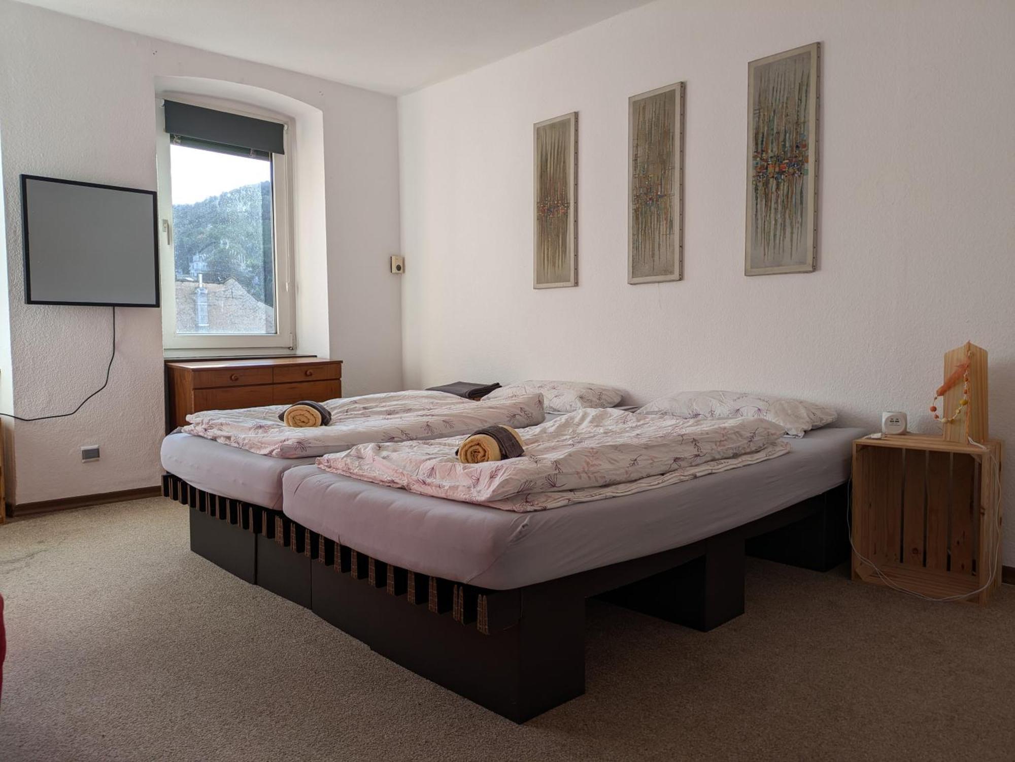Monkey Factory - Mini Home-Stay Hostel Traben-Trarbach Oda fotoğraf